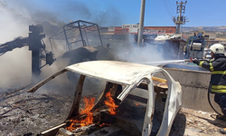 Hatay'da sanayide çıkan yangında otomobil ve traktör alevlere teslim oldu