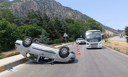 Isparta'da taşa çarpıp takla attı: 1 yara