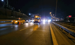 İstanbul'da karşıdan karşıya geçmek isteyen adama araba çarptı