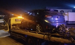 İstanbul'da kontrolden çıkan otomobil fabrika duvarına çarptı: 2 yaralı