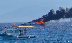 İzmir'de marina’da yat yangını