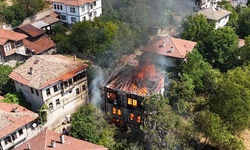 Karabük'te alevlerin sardığı 150 yıllık tarihi konak dronla görüntülendi