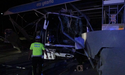 Malatya'da kontrolden çıkan yolcu otobüsü oto yıkamaya daldı