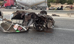 Mersin'de otomobil bariyerlere çarptı: 1 ölü, 1 yaralı