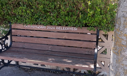 Park bankını sürükleyip site önüne getirdiler! Sitede huzur bırakmadılar
