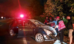 Sakarya'da otomobil şarampole yuvarlandı: 3 yaralı