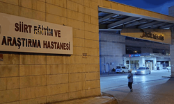 Siirt'te yolun karşısına geçmeye çalışan çocuğa minibüs çarptı