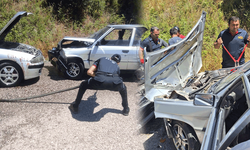Sinop’ta iki otomobil çarpıştı: 5 kişi hastaneye kaldırıldı