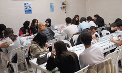 Tepebaşı Belediyesi binlerce gence ücretsiz yemek verdi