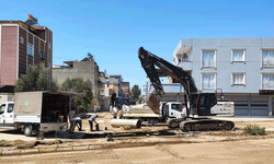 Adana'da patlayan su borusu nedeniyle evler sular altına kaldı