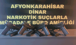 Afyon'da şüphe üzerine durdurulan araçta 4 adet ruhsatsız tabanca bulundu