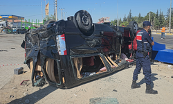 Aksaray'da tır, önünde seyreden 2 minibüse çarptı: 3 yaralı