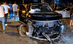 Aksaray'da trafik kazası: 2 araç çarpıştı