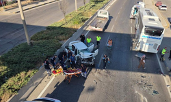 Ankara'da başkentte otomobil otobüse çarptı: 2 yaralı