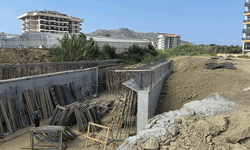 Antalya'da köprü inşaatında feci kaza: Yüksekten düşen işçi hayatını kaybetti