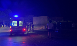 Antalya'da motosiklet devrildi: 2 yaralı