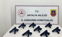 Antalya'da otomobilden 8 ruhsatsız tabanca çıktı