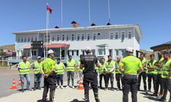 Ardahan'da motosiklet sürücülerine "2 Teker 1 Hayat" eğitimi verildi