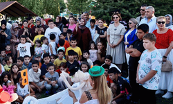 Başkan Ünlüce’den çocuklarla renkli şenlik buluşması