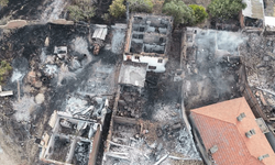 Çanakkale'de yangın nedeniyle boşaltılan köy dronla görüntülendi