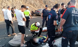 Elazığ'da otomobiller çarpıştı: 1'i ağır 6 yaralı
