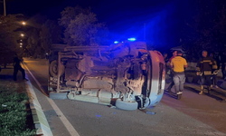 Erzincan'da hafif ticari araç takla attı