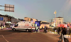 Erzurum'da yolcu otobüsüyle traktör çarpıştı: 8 yaralı