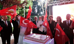 Eskişehir Valisi Hüseyin Aksoy ve eşi Hülya Aksoy tarafından 30 Ağustos’a özel tören
