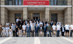 Eskişehir Valisi Hüseyin Aksoy, YKS'de İlk 500'e giren öğrencileri ağırladı