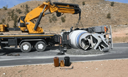Eskişehir’de beton mikseri savruldu, sürücü yaralı kurtuldu