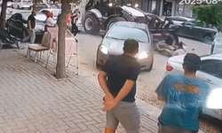 Eskişehir’de iş makinesi 5 araca çarptı, kepçesine aldığı 2 yaya yaralandı