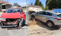Eskişehir’de kaza: Araç duvarı yıkarak eve daldı, 1 yaralı