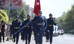 Eskişehir'de zafer Bayramı, resmi geçit töreni ile coşkuyla kutlandı