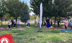 Eskişehirliler sabah sporu için parkta buluştu