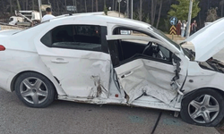 Hatay'da otomobil ile ambulans çarpıştı