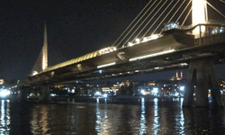 İstanbul'da Haliç köprüsünden düşen şahıs için arama çalışması başlatıldı