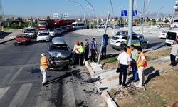 Karaman'da otomobil ile VİP minibüs çarpıştı: 6'sı Rus, 8 yaralı