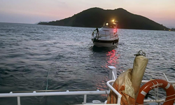 Katrancı Adası önlerinde sürüklenen tekne kurtarıldı