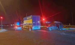 Manisa'da kamyon ile kamyonet çarpıştı: 1 ölü 8 yaralı