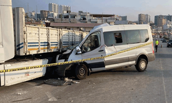 Mersin'de çocukları taşıyan minibüs kaza yaptı: 2 ölü 10 yaralı