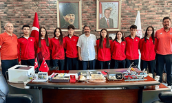 Milli badmintoncularımız İl Müdürü Hasan Kalın’ı ziyaret etti