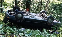 Ordu'da otomobil ormanlık alana yuvarlandı: 3 yaralı