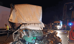 Samsun'da kamyonet tıra çarptı: 1 ölü 1 yaralı