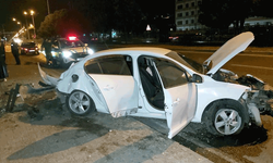 Samsun'da otomobil ağaca çarptı: 1 yaralı