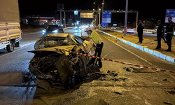 Sivas'ta kontrolden çıkan otomobil bariyere çarptı: 1 ölü 1 yaralı