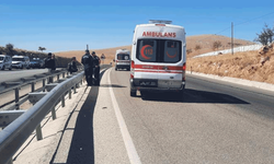 Afyon'da bariyerlere çarpan motosiklet sürücüsü ağır yaralandı