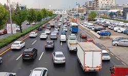Ankara'da yağış nedeniyle tıkanan yol trafiğe açıldı
