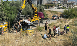 Antalya'da devrilen forklift can aldı