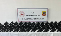 Antalya'da kaçak silah operasyonu: 72 tabanca ele geçirildi