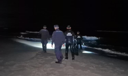 Bartın'da elbiseleri ile denize giren şahıs ekipleri harekete geçirdi